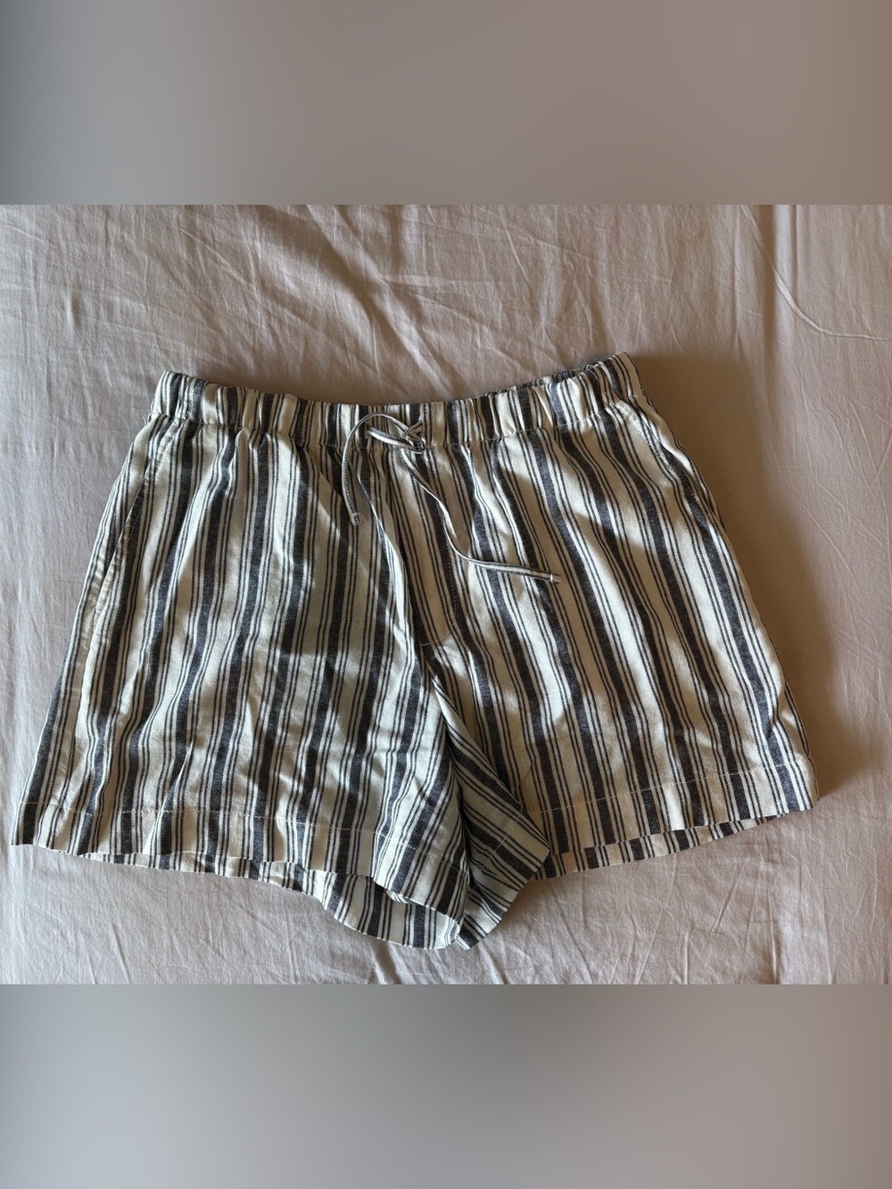 GAP Striped Drawstring Women’s Shorts - White and Black